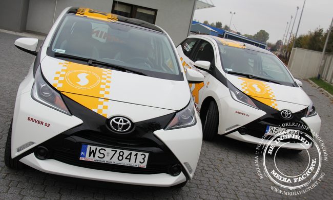 Toyota Aygo SPHINX oklejenie folia polimerowa wycinana ploterowo projekt sportowy design 12