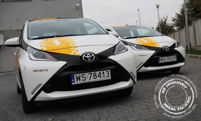 Toyota Aygo SPHINX oklejenie folia polimerowa wycinana ploterowo projekt sportowy design 13