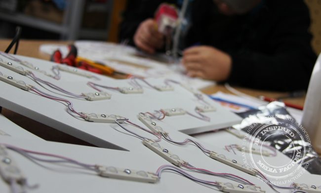 Litery przestrzenne swiecace POL-BRUK aluminium PCV diody kaseton 11