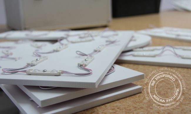 Litery przestrzenne swiecace POL-BRUK aluminium PCV diody kaseton 15