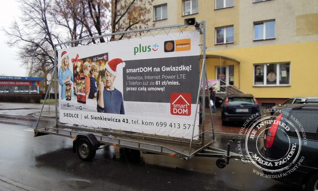 przyczepa reklamowa Siedlce baner naglosnienie samochod z kierowca 4