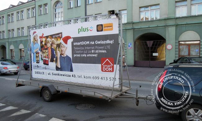 przyczepa reklamowa Siedlce baner naglosnienie samochod z kierowca 5