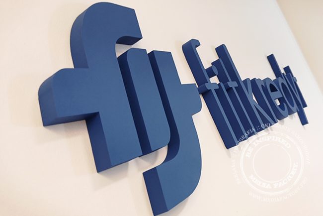 logotyp styrodur 3d fitkredyt malowane literki 3