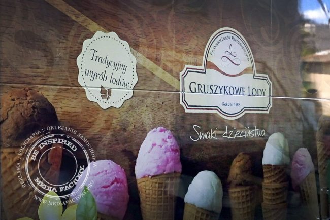 Gruszykowe Lody – Przyczepa gastronomiczna folia polimerowa laminowana projekt oklejanie aut