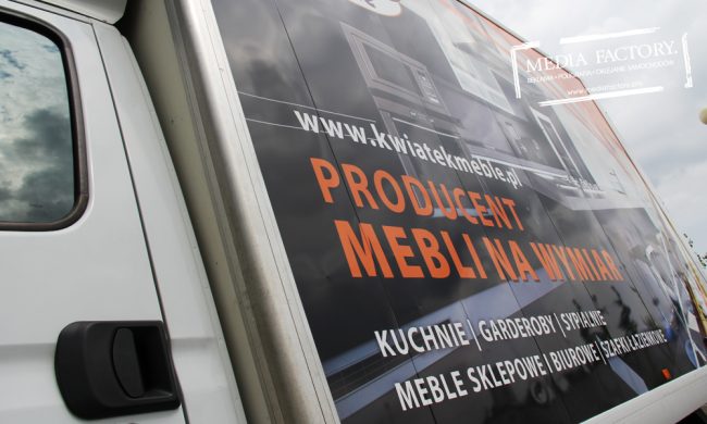 KWIATEK MEBLE – IVECO dostawczy skrzynia oklejenie folia polimerowa z laminatem wycinanka 1