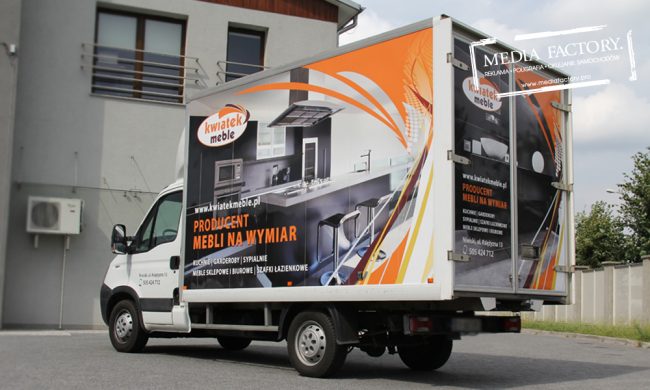 KWIATEK MEBLE – IVECO dostawczy skrzynia oklejenie folia polimerowa z laminatem wycinanka 1