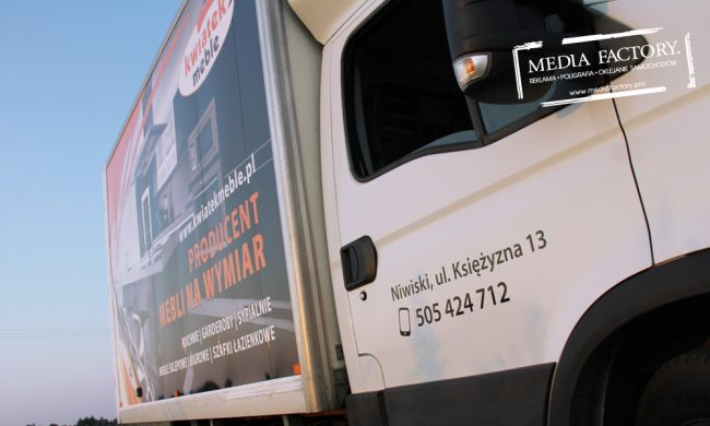 KWIATEK MEBLE – IVECO dostawczy skrzynia oklejenie folia polimerowa z laminatem wycinanka 1