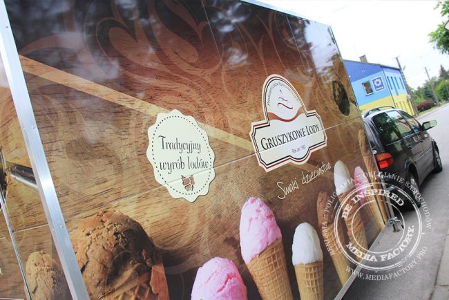 Gruszykowe Lody – Przyczepa gastronomiczna folia polimerowa laminowana projekt oklejanie aut