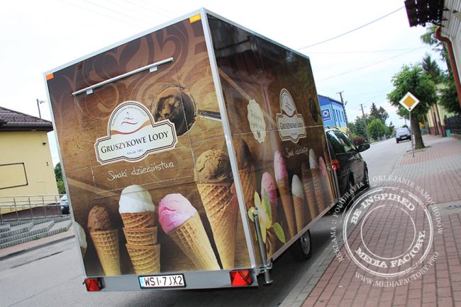 Gruszykowe Lody – Przyczepa gastronomiczna folia polimerowa laminowana projekt oklejanie aut