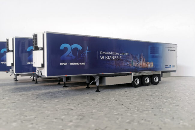 naczepa mii TIR Apex folia polimerowa z wydrukiem 2