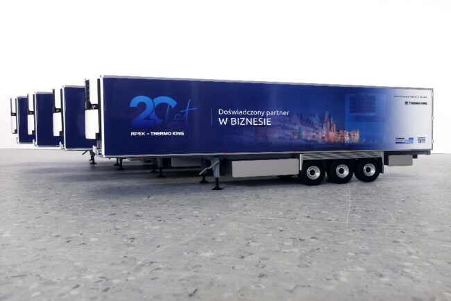 naczepa mii TIR Apex folia polimerowa z wydrukiem 3