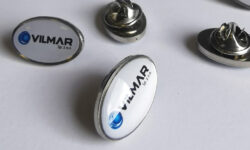 Znaczki pinsy 3D z polimerem